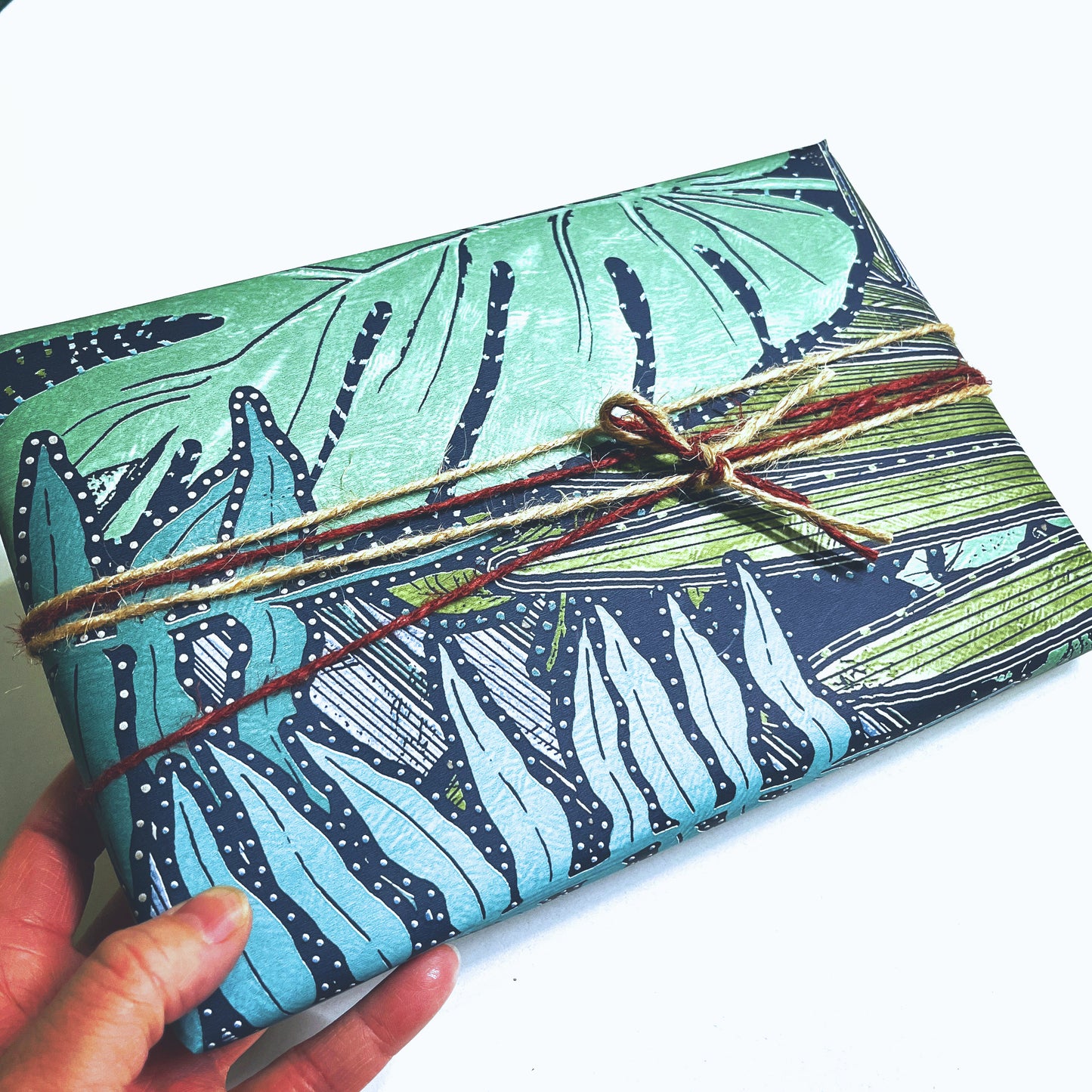 Gift wrapping service & message tag