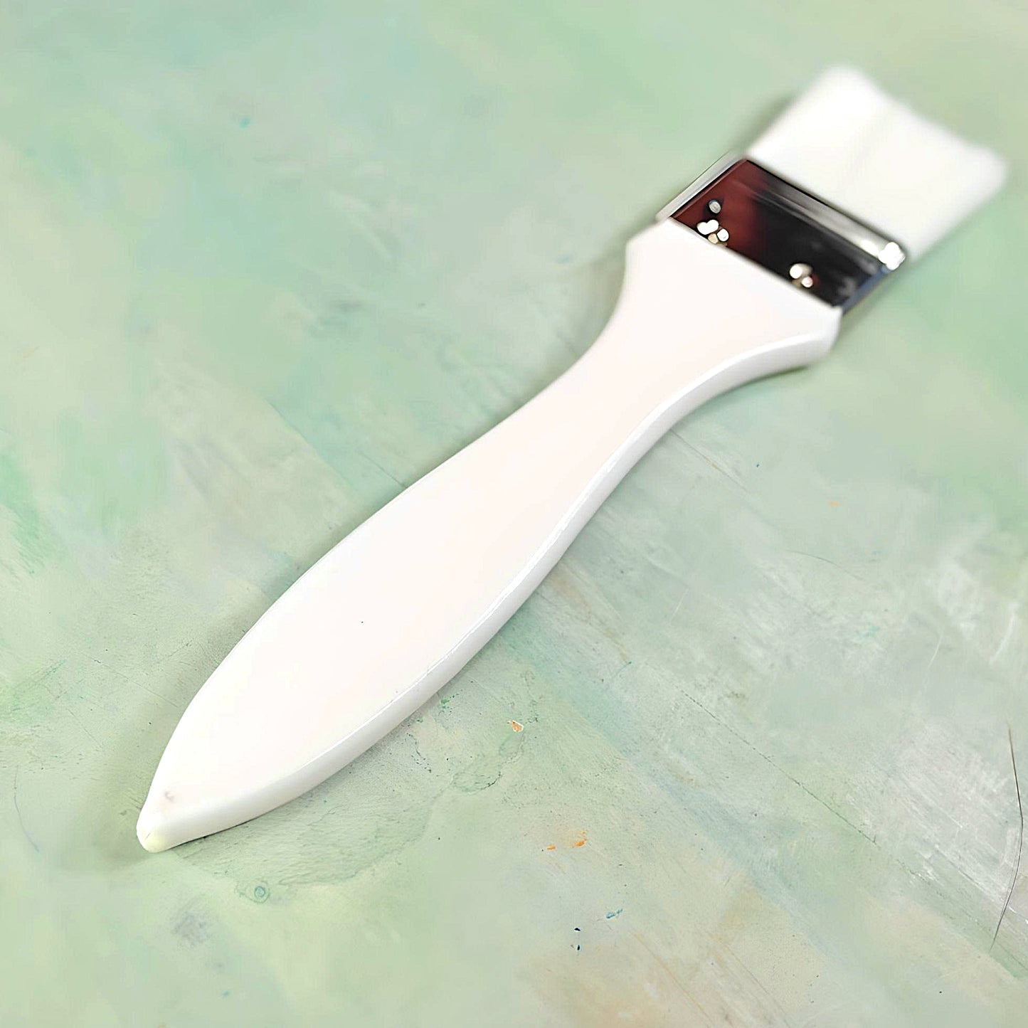 Paintbrush ideal for washes, synthetic and super soft
