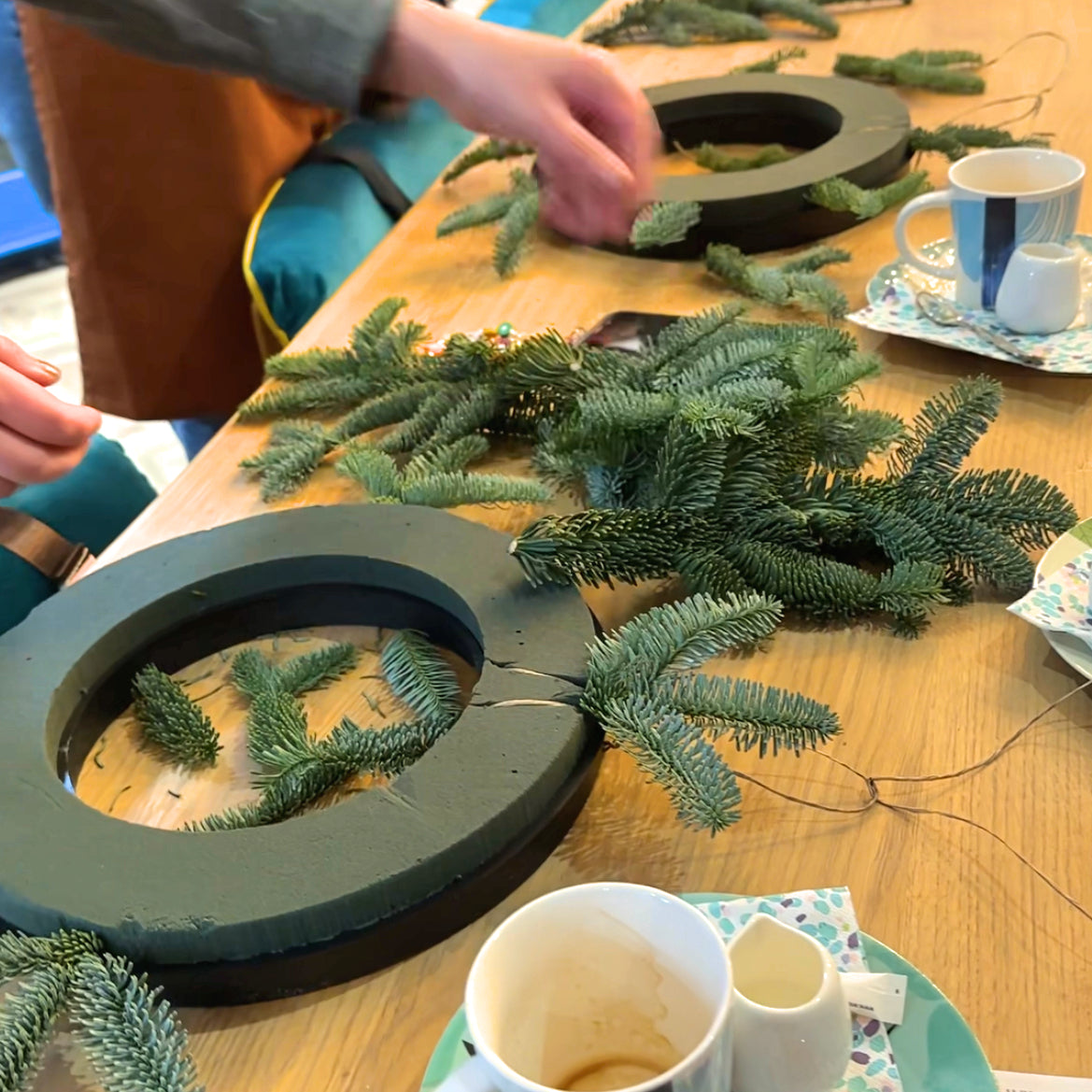 Workshop Luxury Christmas Wreath Making with Cake