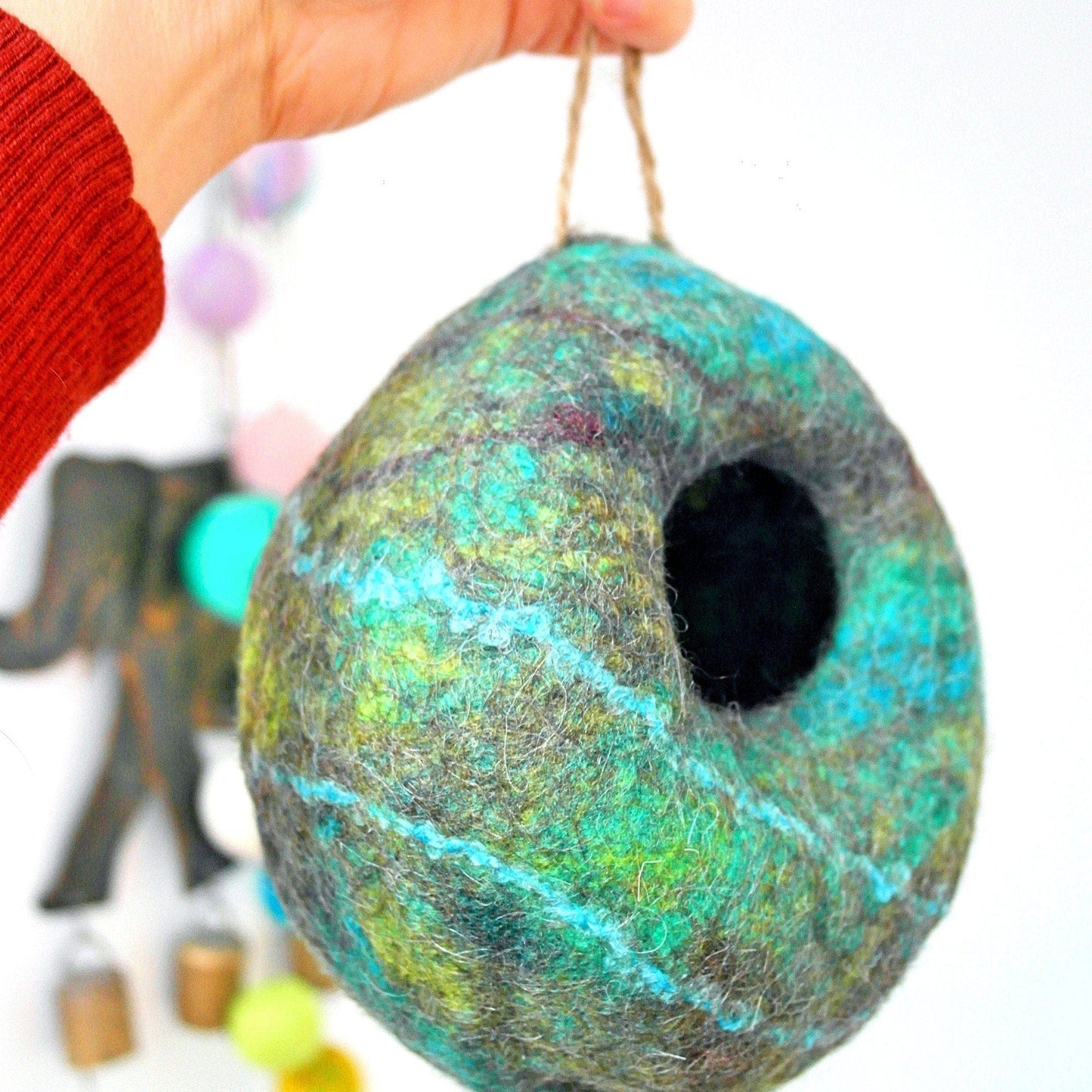 Creative felting kit bird pod