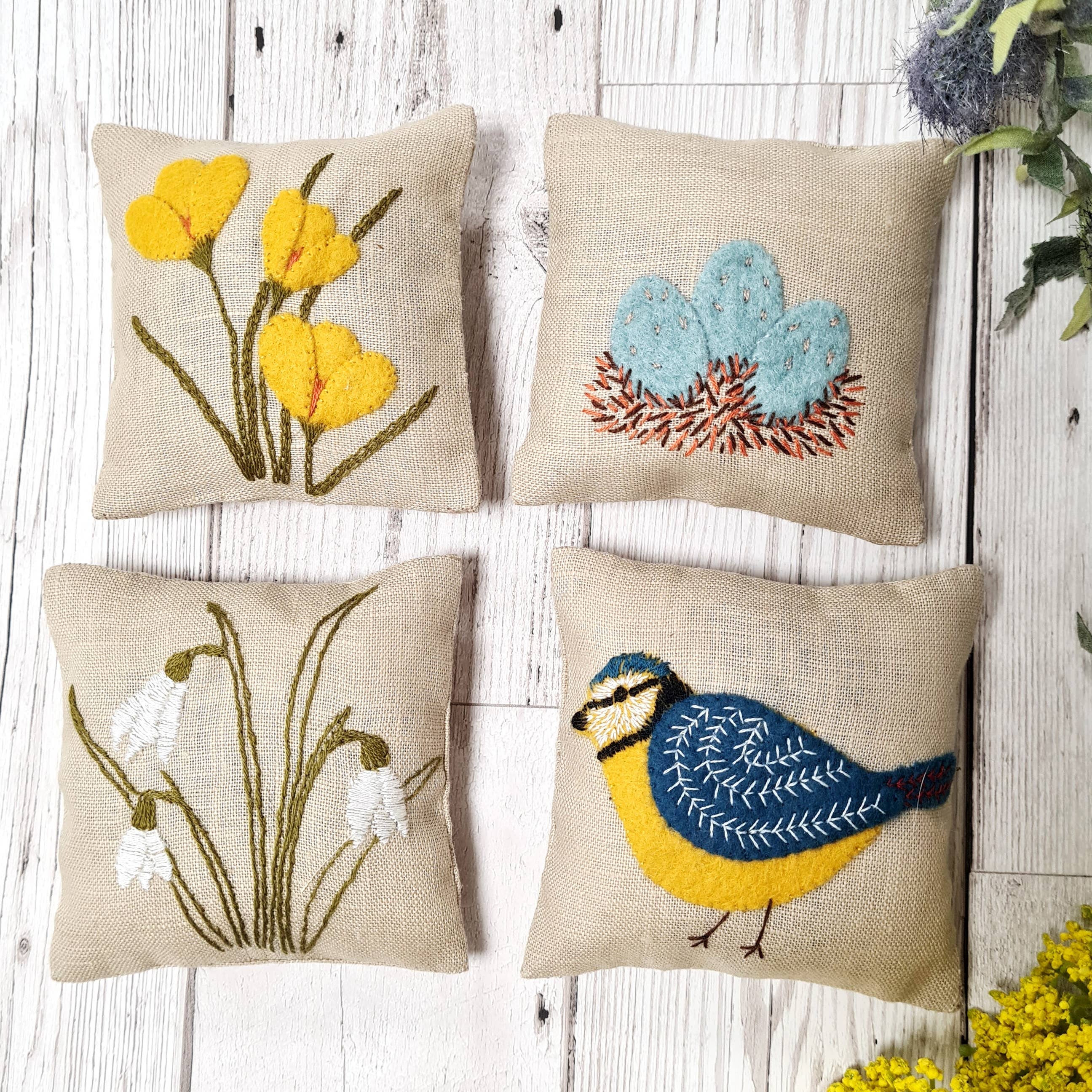 Corinne Lapierre Spring Garden Linen Stitch Lavender Bags Kit (Makes 4)