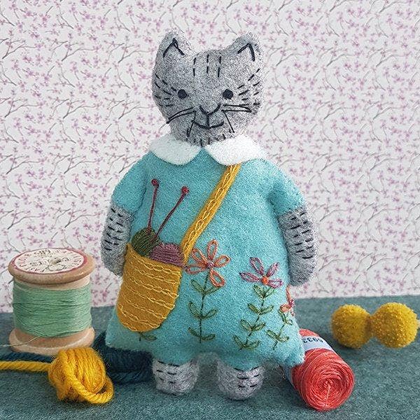 Corinne Lapierre Mrs Cat Loves Knitting Felt Craft Kit