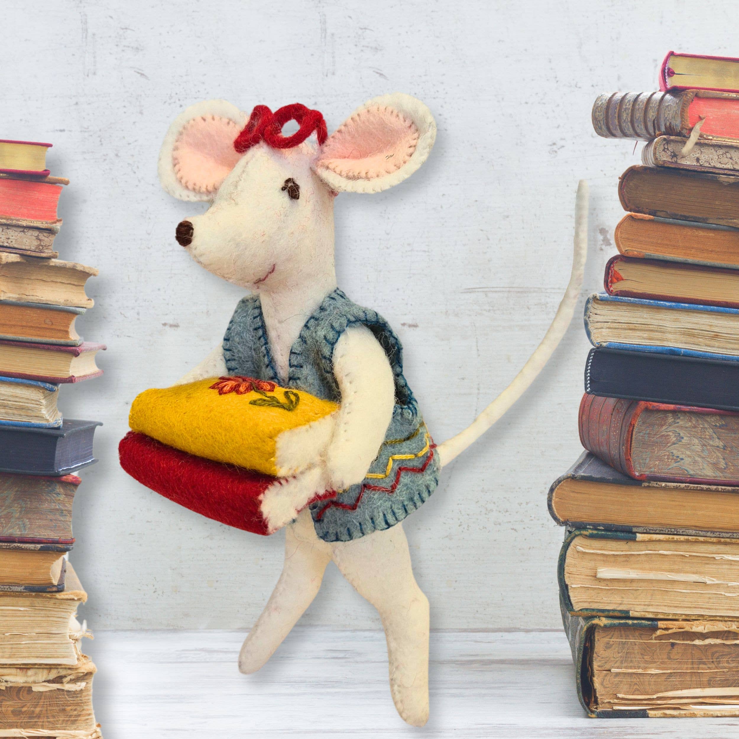 Corinne Lapierre Librarian Mouse Mini Felt Craft Kit