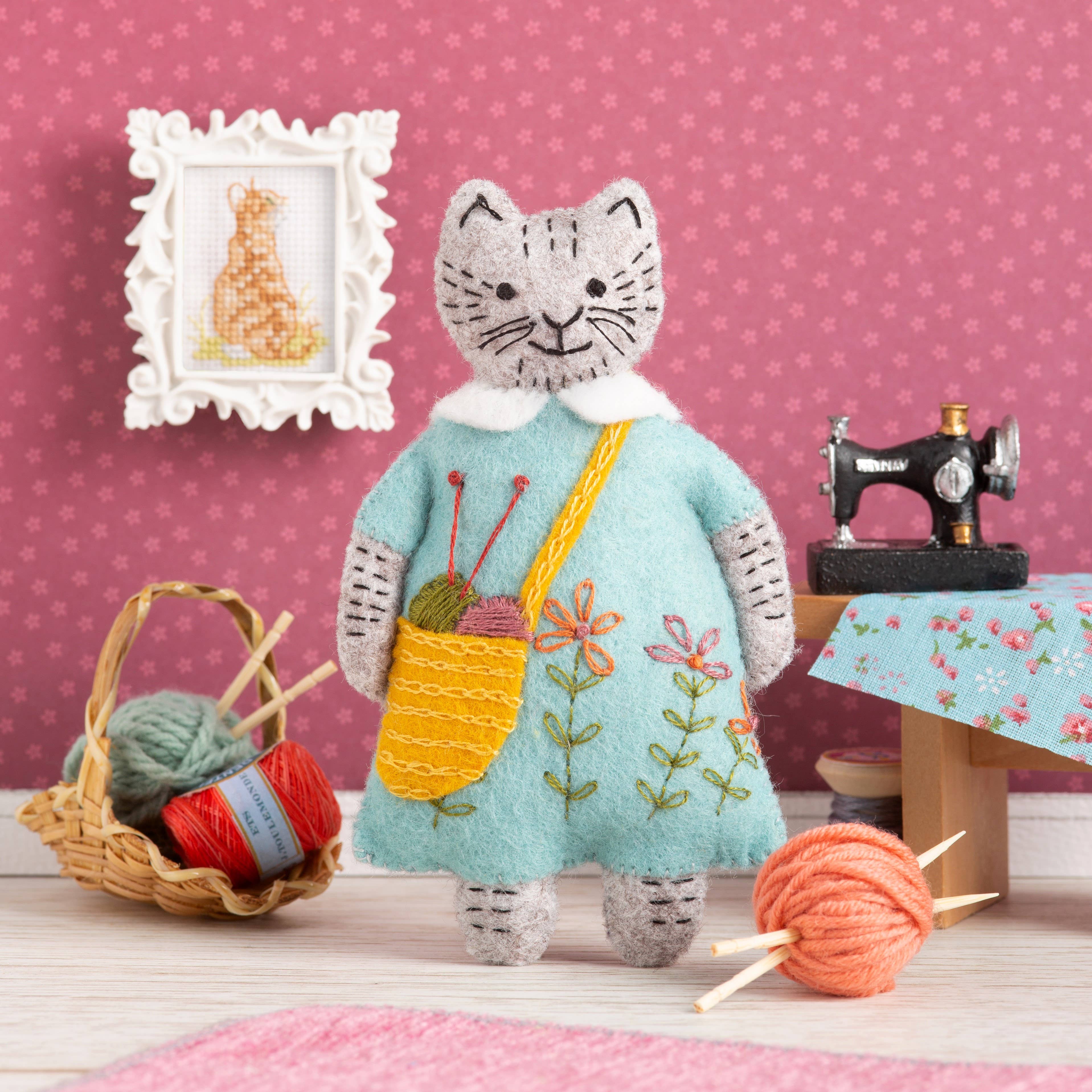 Corinne Lapierre Mrs Cat Loves Knitting Felt Craft Kit