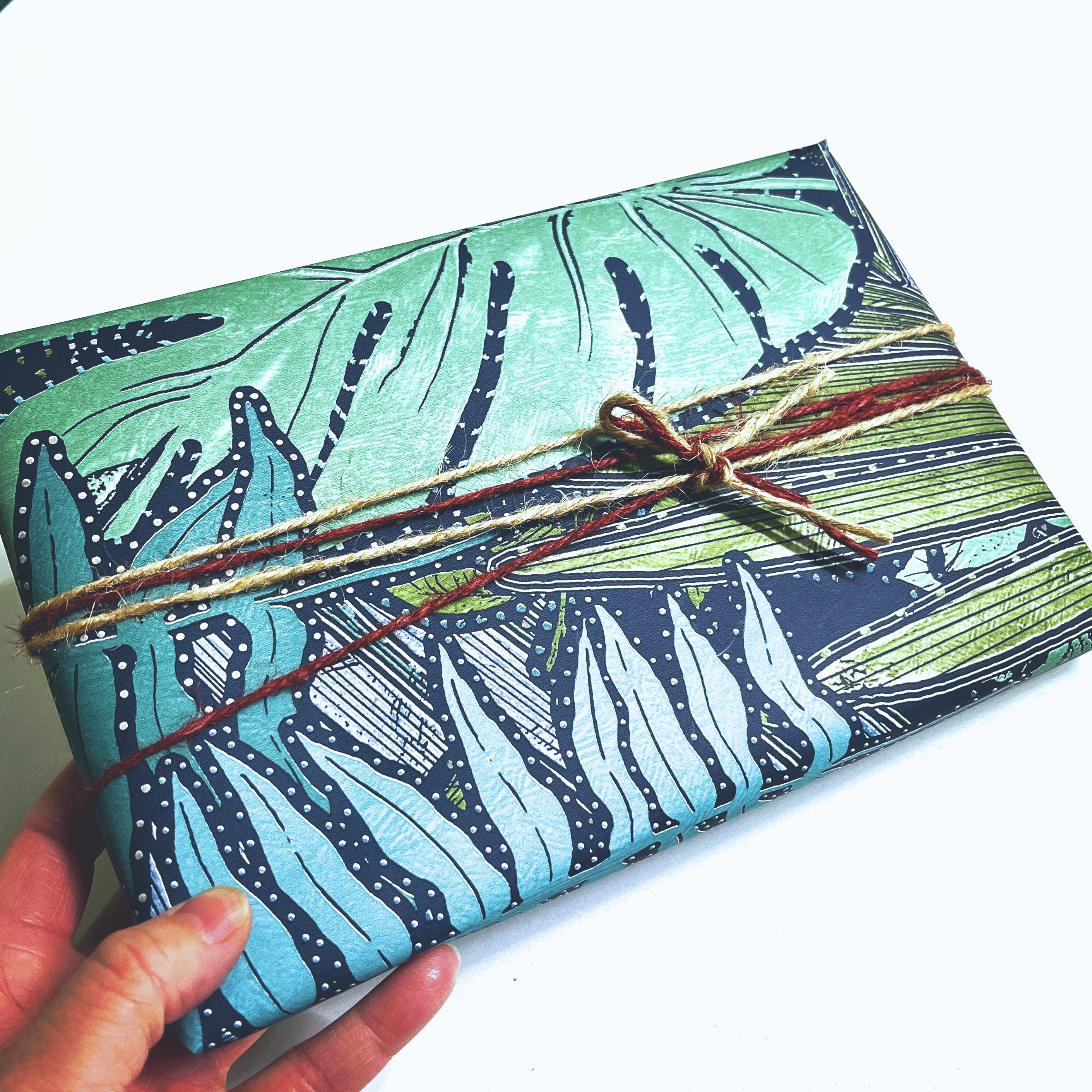 Gift wrapping service & message tag