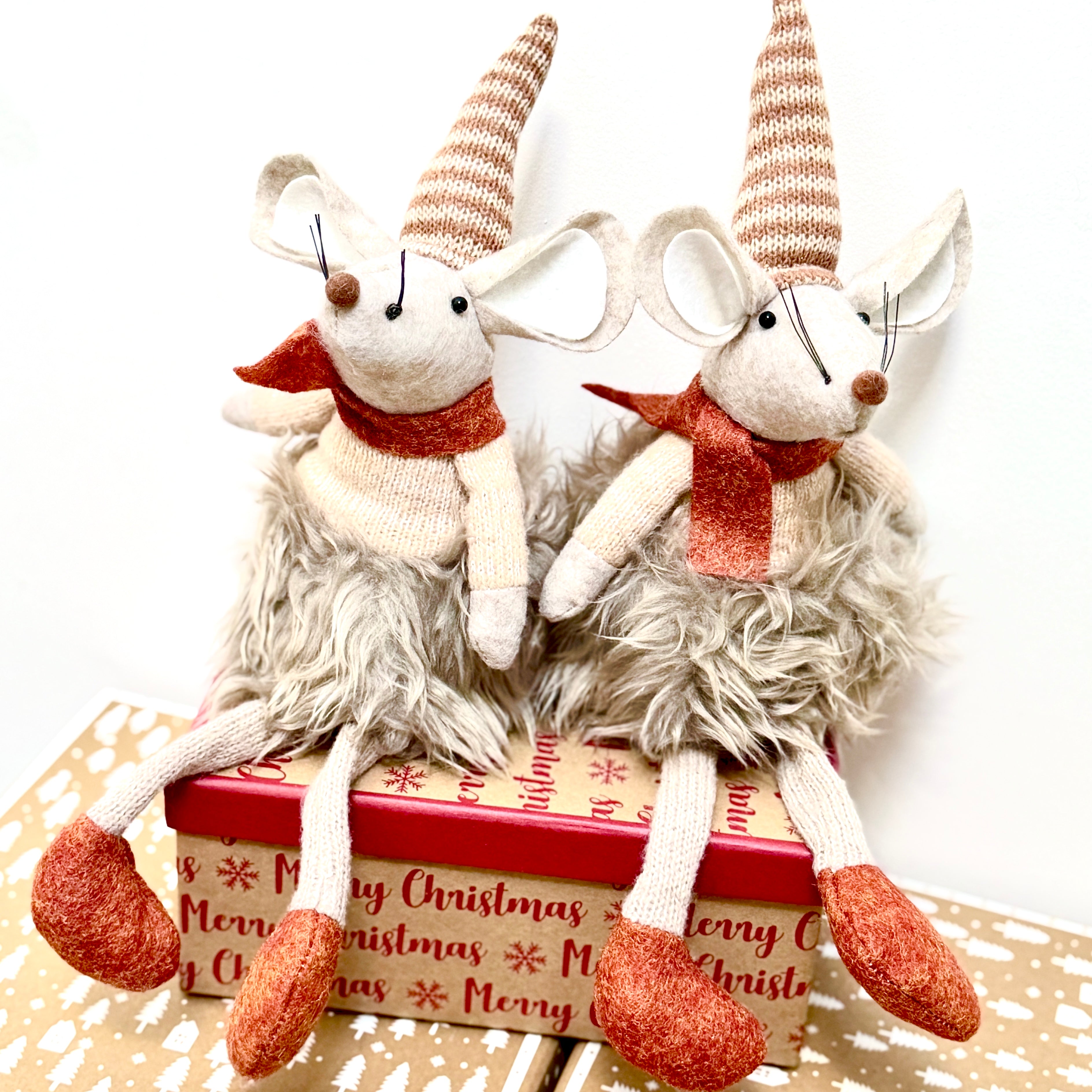 Autumn Winter Mouse Shelf Decoration – 38cm