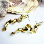 Antik Ribbon Brass Earrings