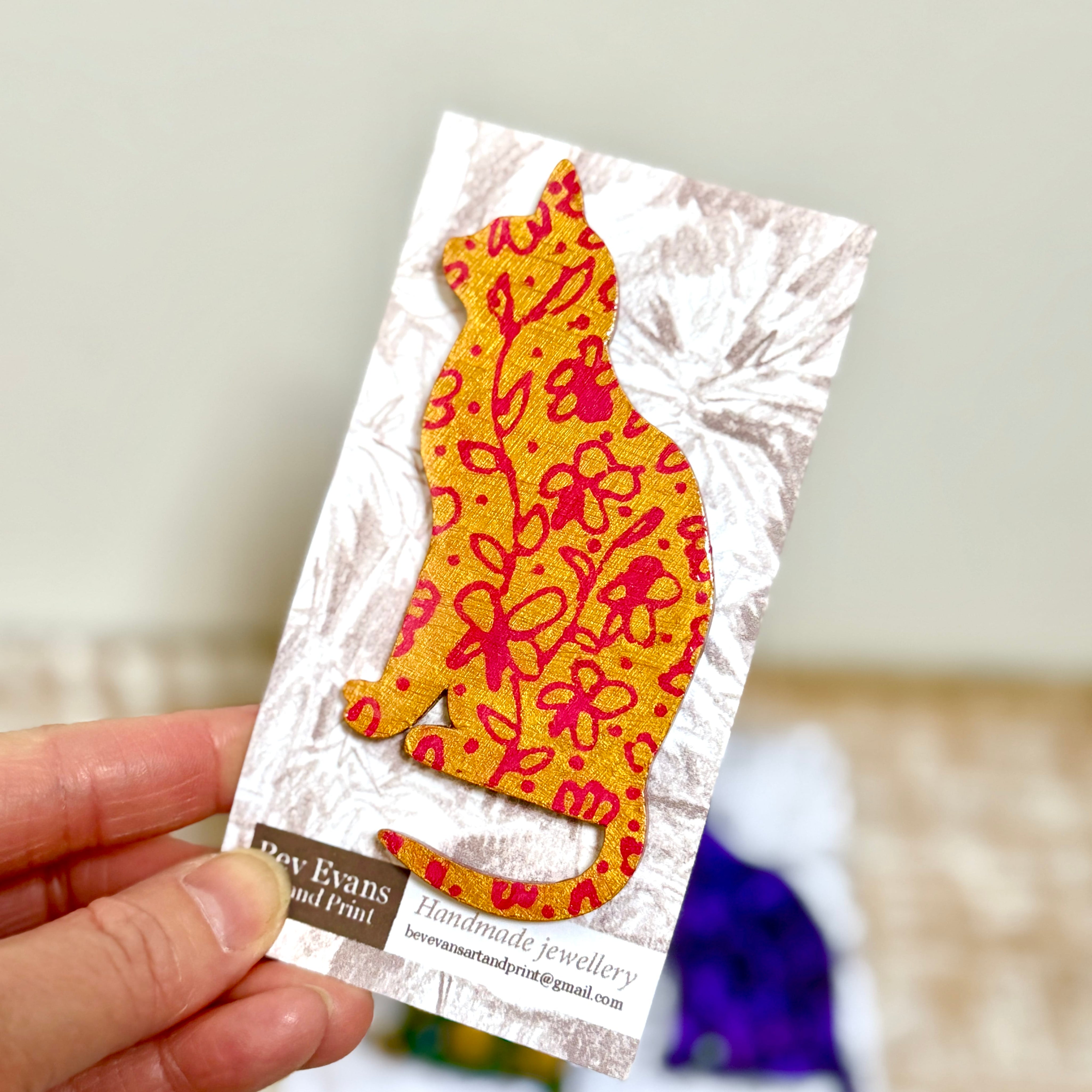 Hand painted cat brooch