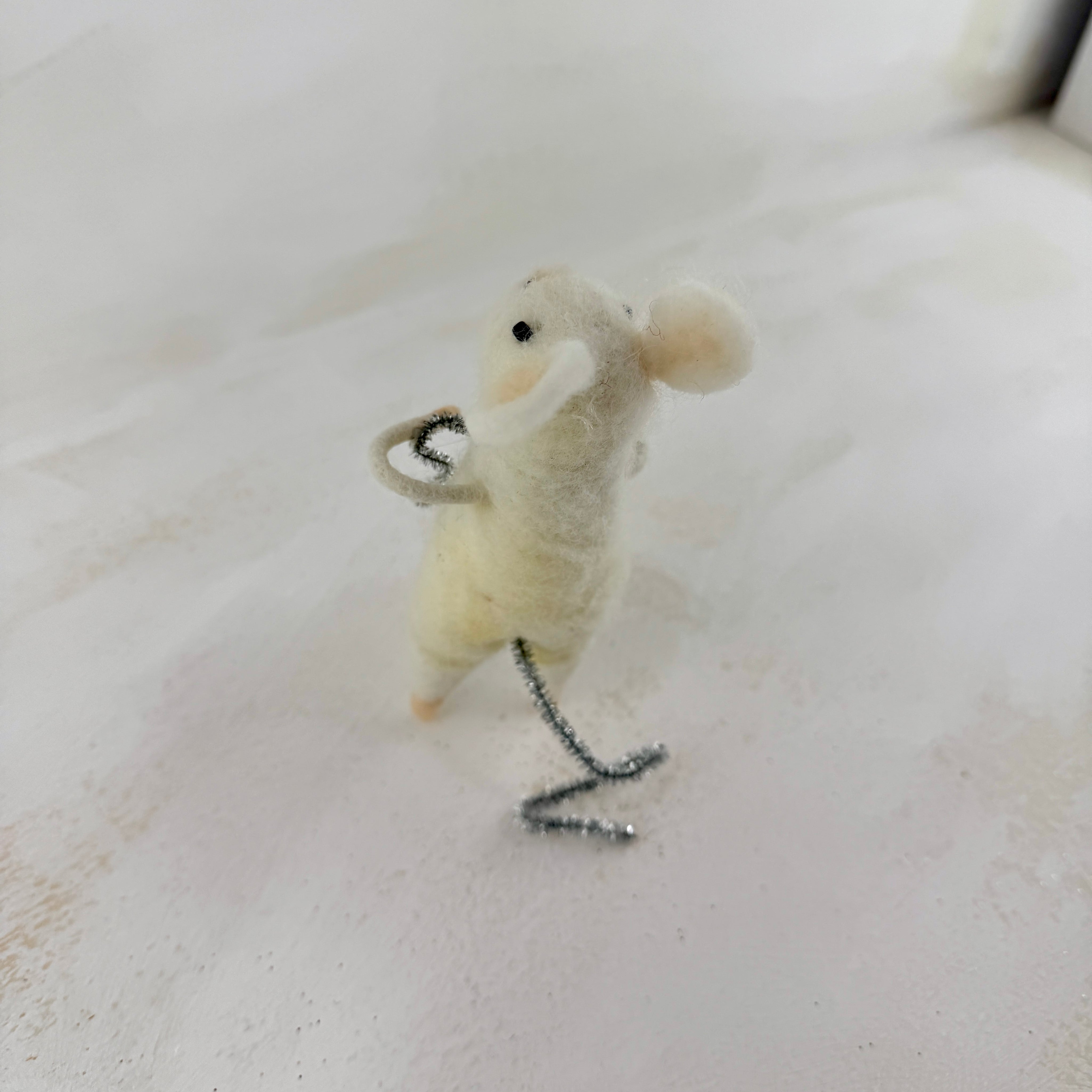 Wool mouse with glitter star
