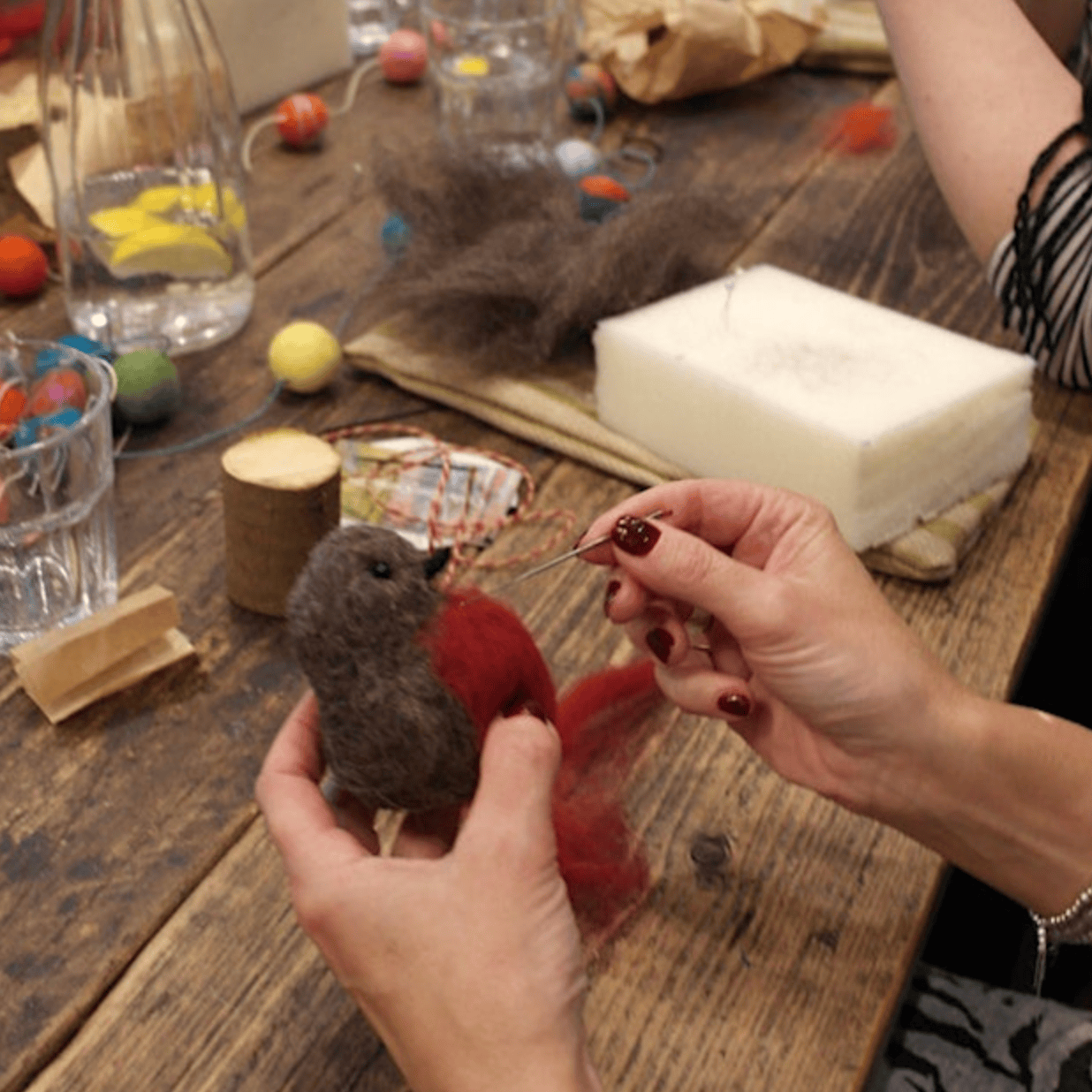 Clever Hands Workshops Workshop needlefelt a robin