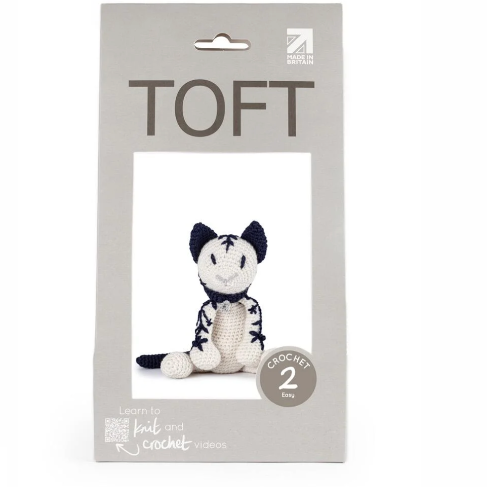 Moira the cat crochet kit