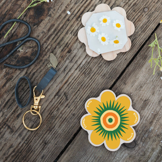 Keyring flower press