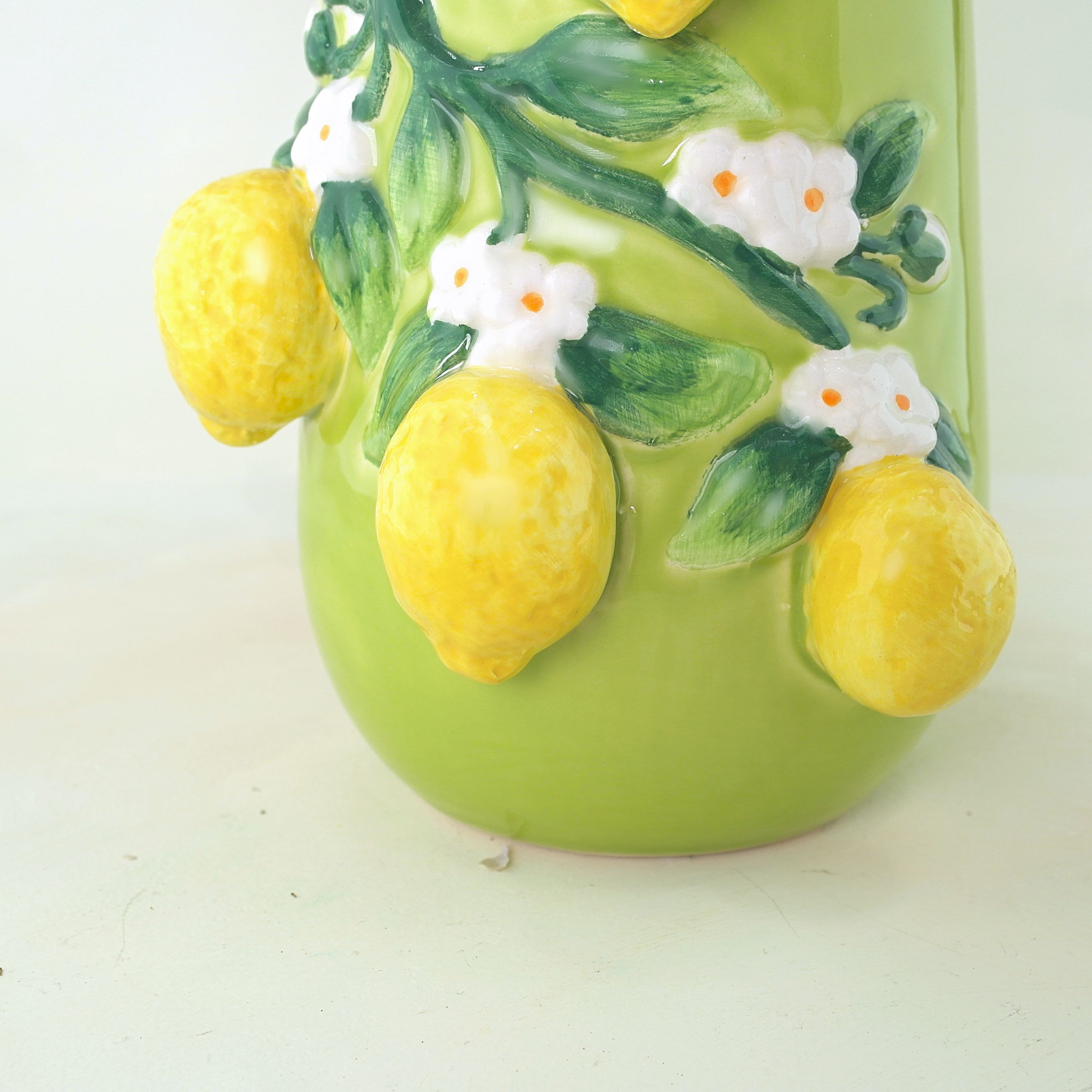lemonvasedetail_db7781cf-1cb7-4bf3-87ad-6005c5842714.jpg